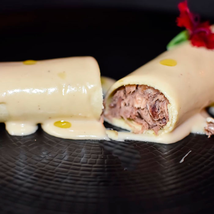 CANELONE-DE-CARNE-CON-FOIE-GRAS VIVO TAPAS